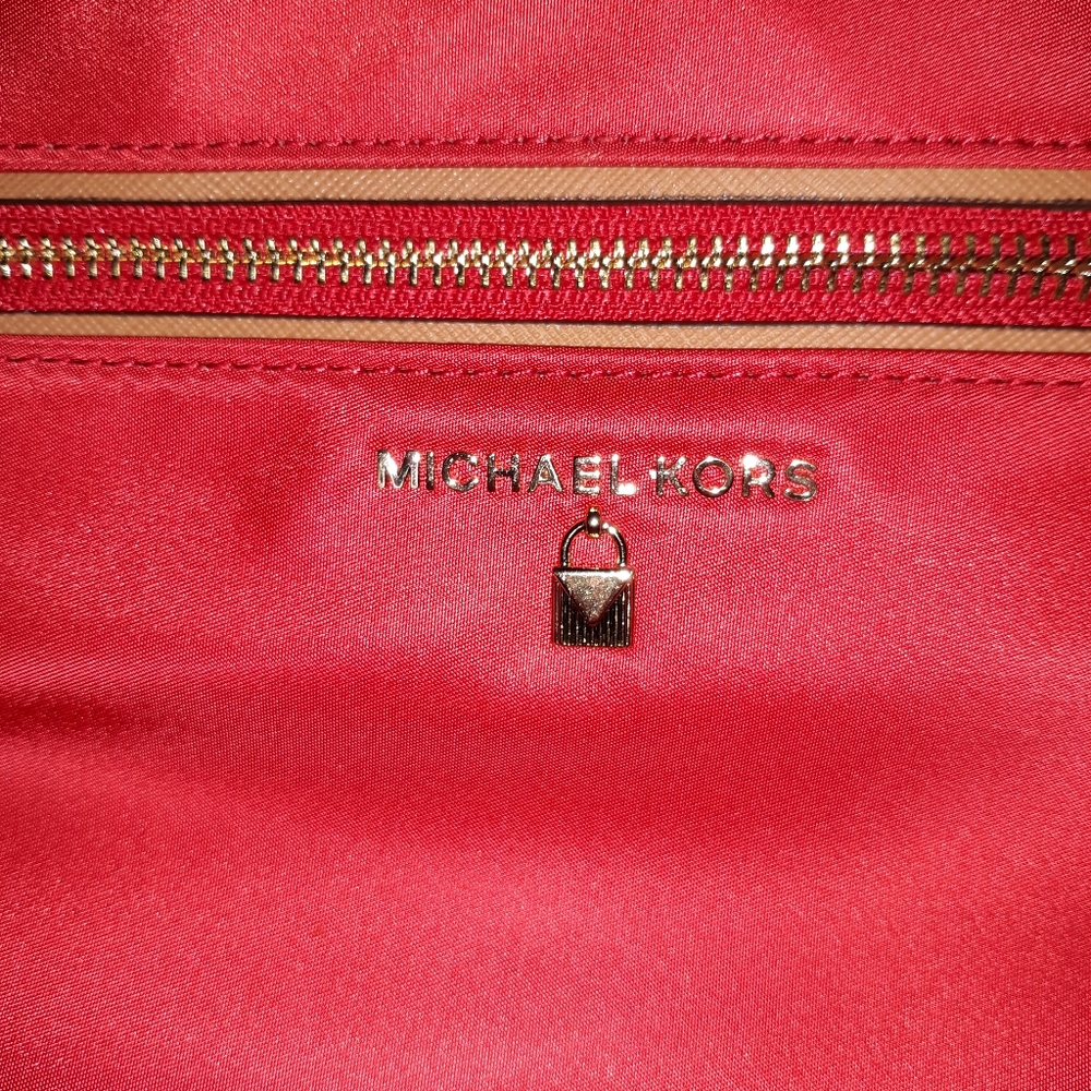 Red Crossbody - Picture 3 of 7